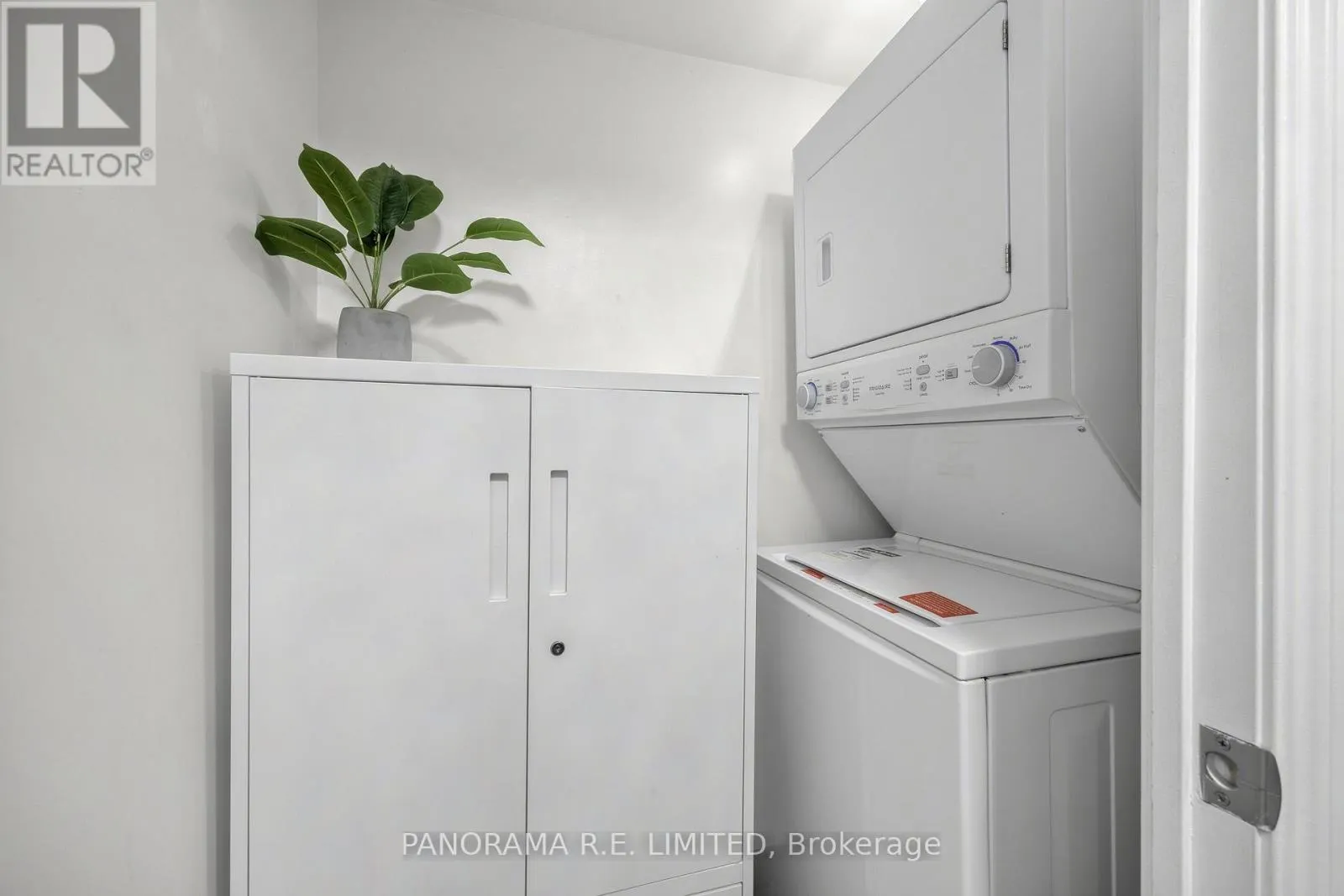 723 - 5233 DUNDAS STREET W