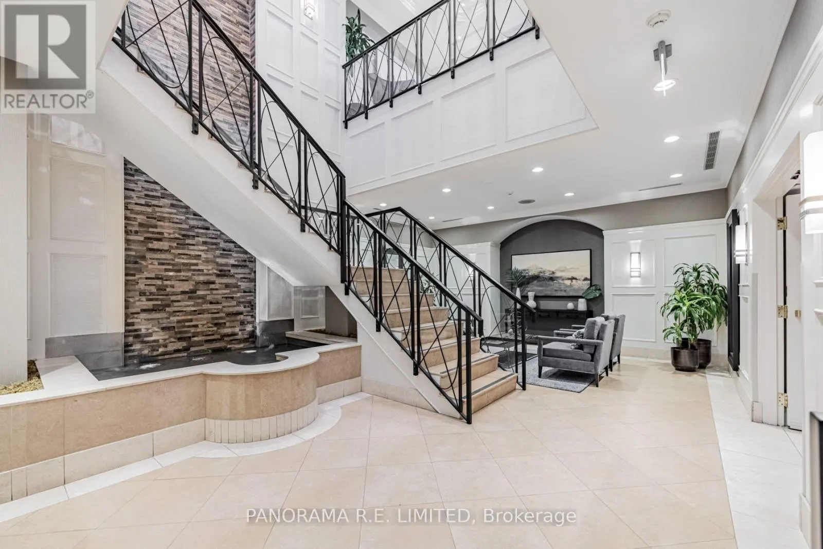 723 - 5233 DUNDAS STREET W