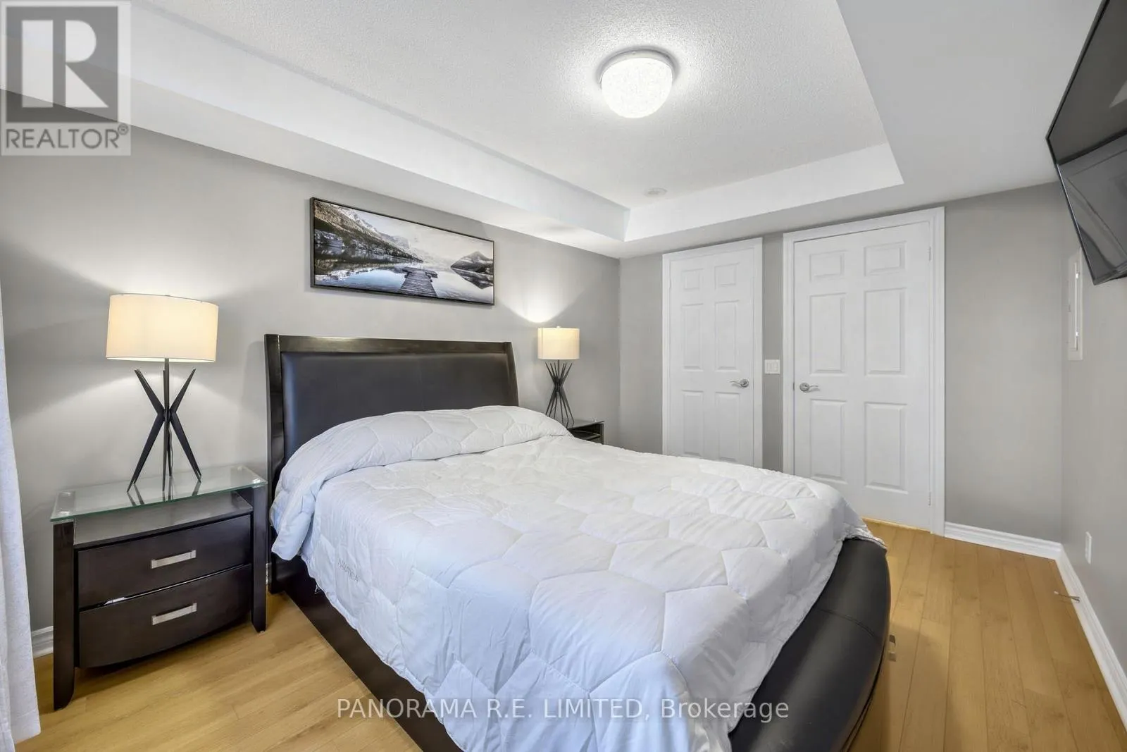 723 - 5233 DUNDAS STREET W