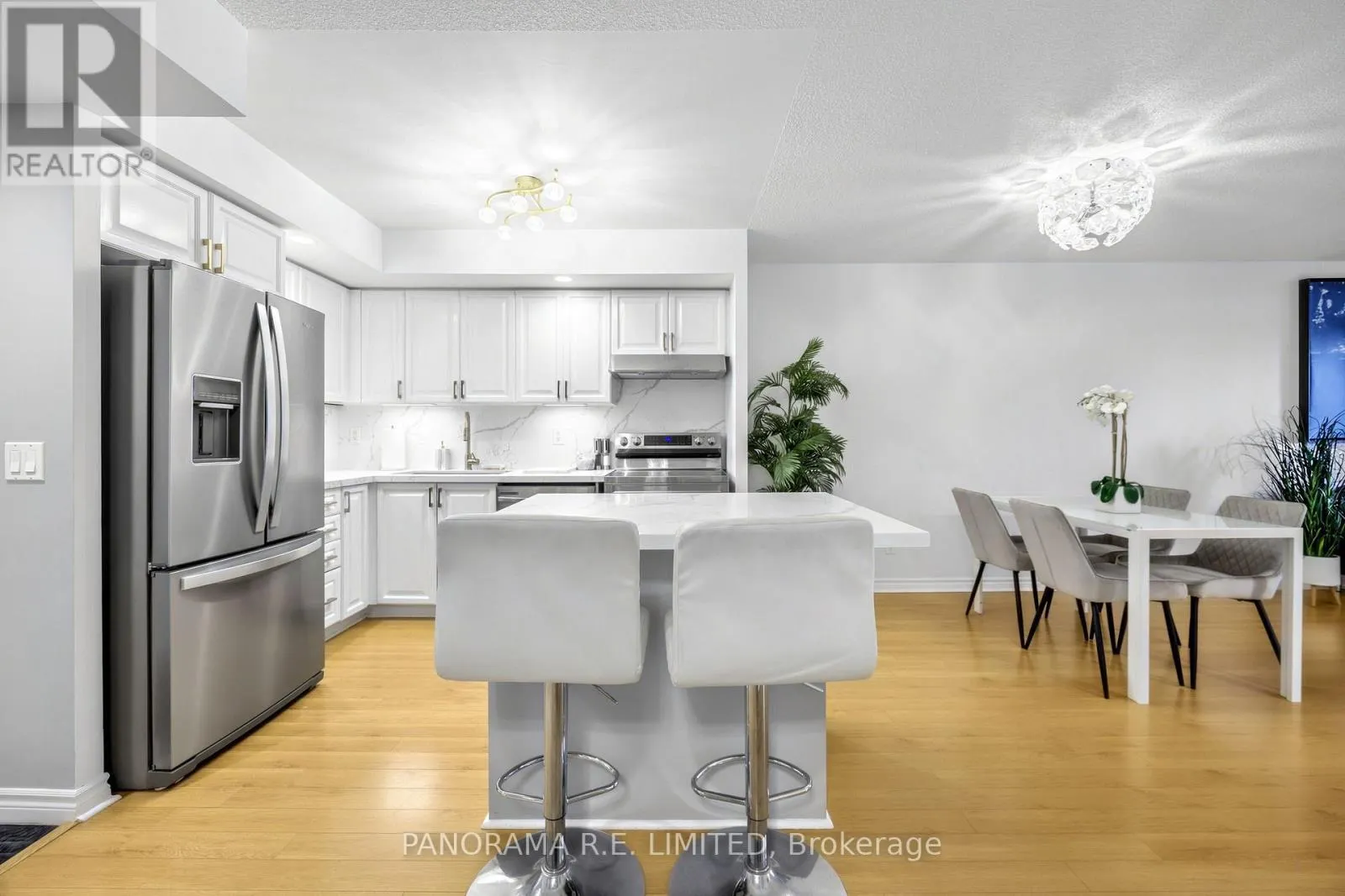 723 - 5233 DUNDAS STREET W