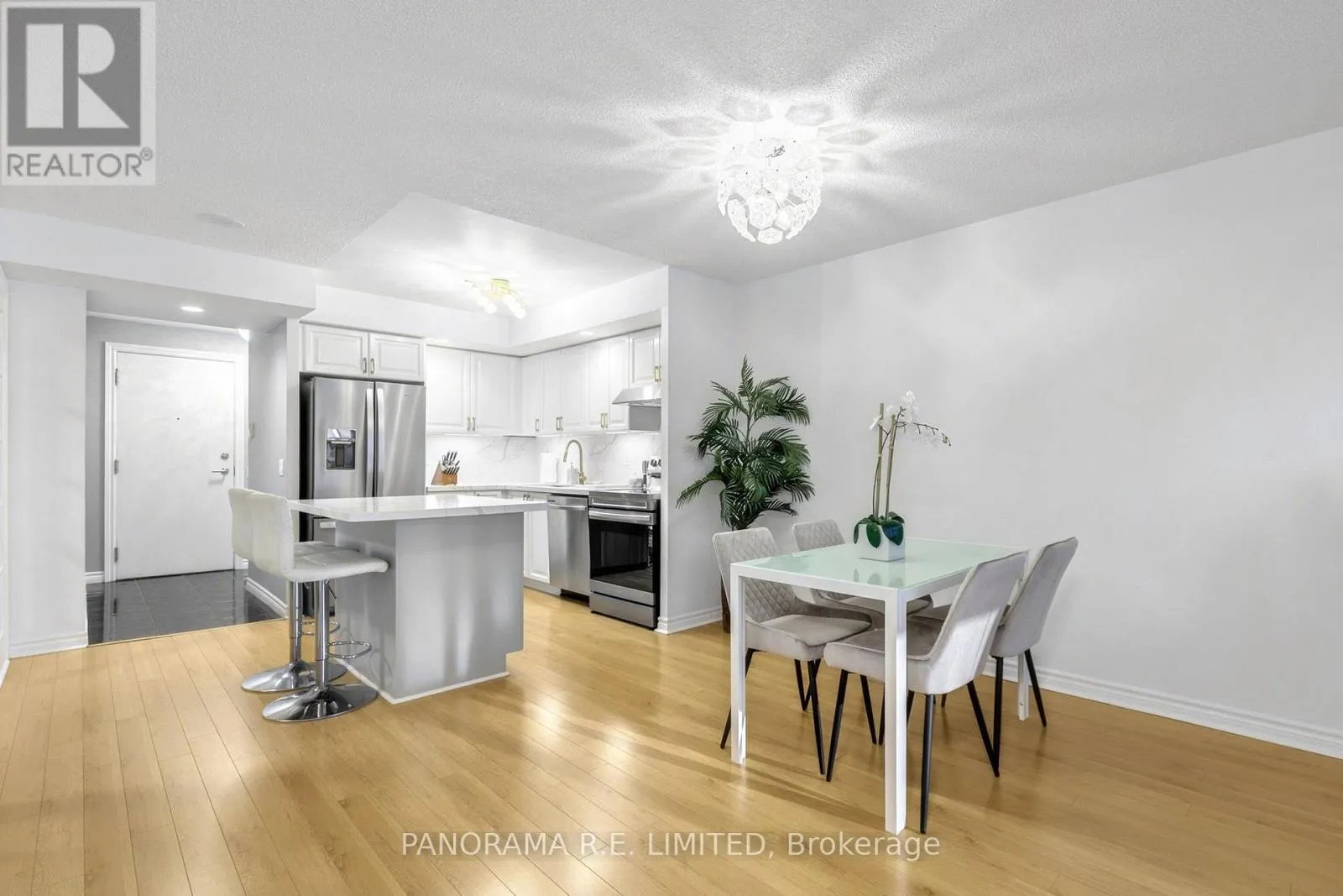 723 - 5233 DUNDAS STREET W