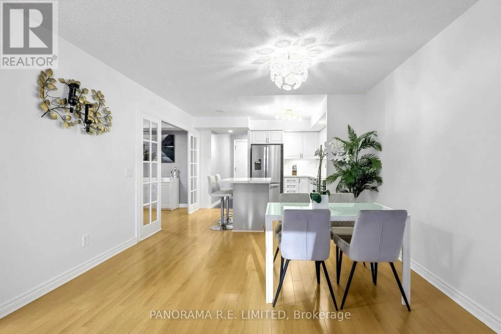 723 - 5233 DUNDAS STREET W