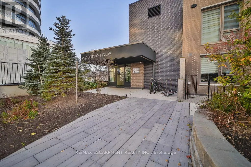 102 - 2530 EGLINTON AVENUE W