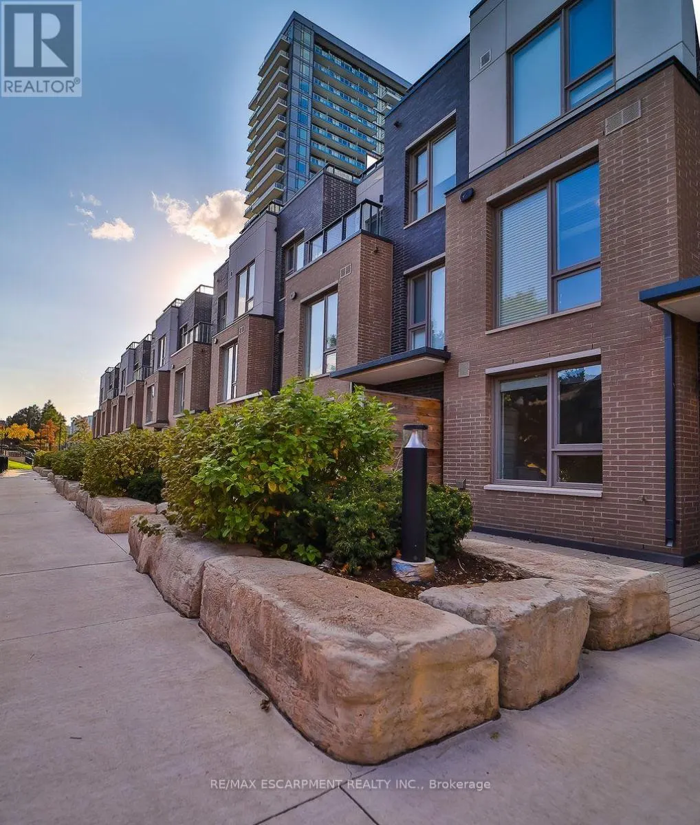 102 - 2530 EGLINTON AVENUE W