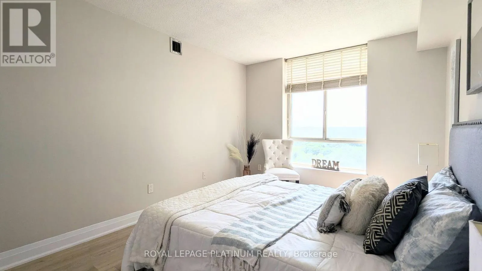704 - 3559 EGLINTON AVENUE W