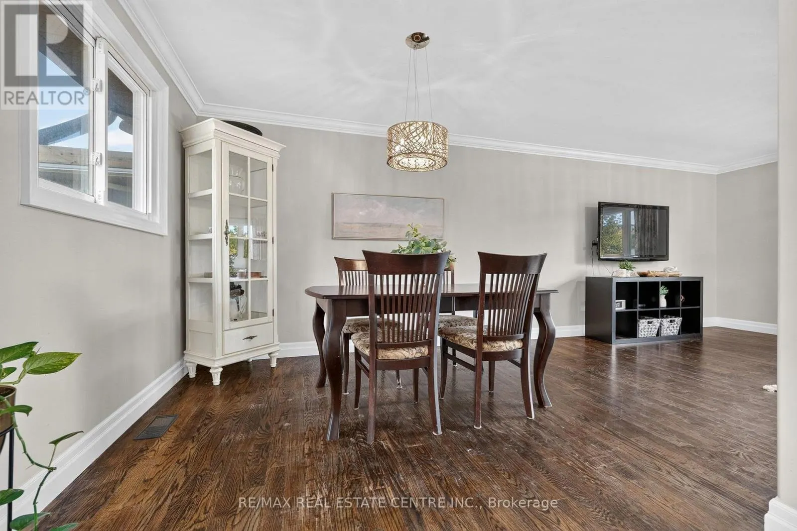 241 BOUSFIELD CRESCENT