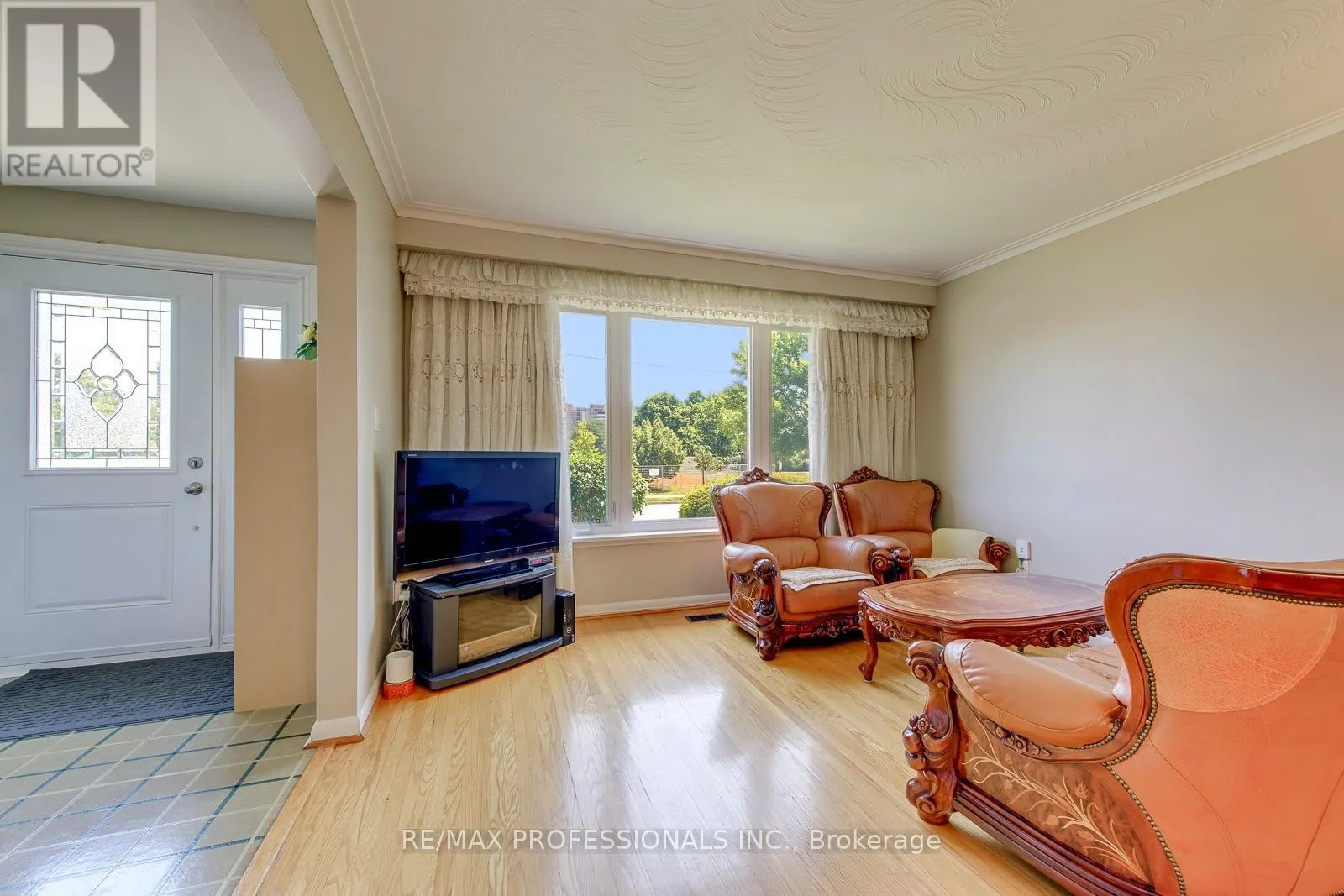 256 WELLESWORTH DRIVE