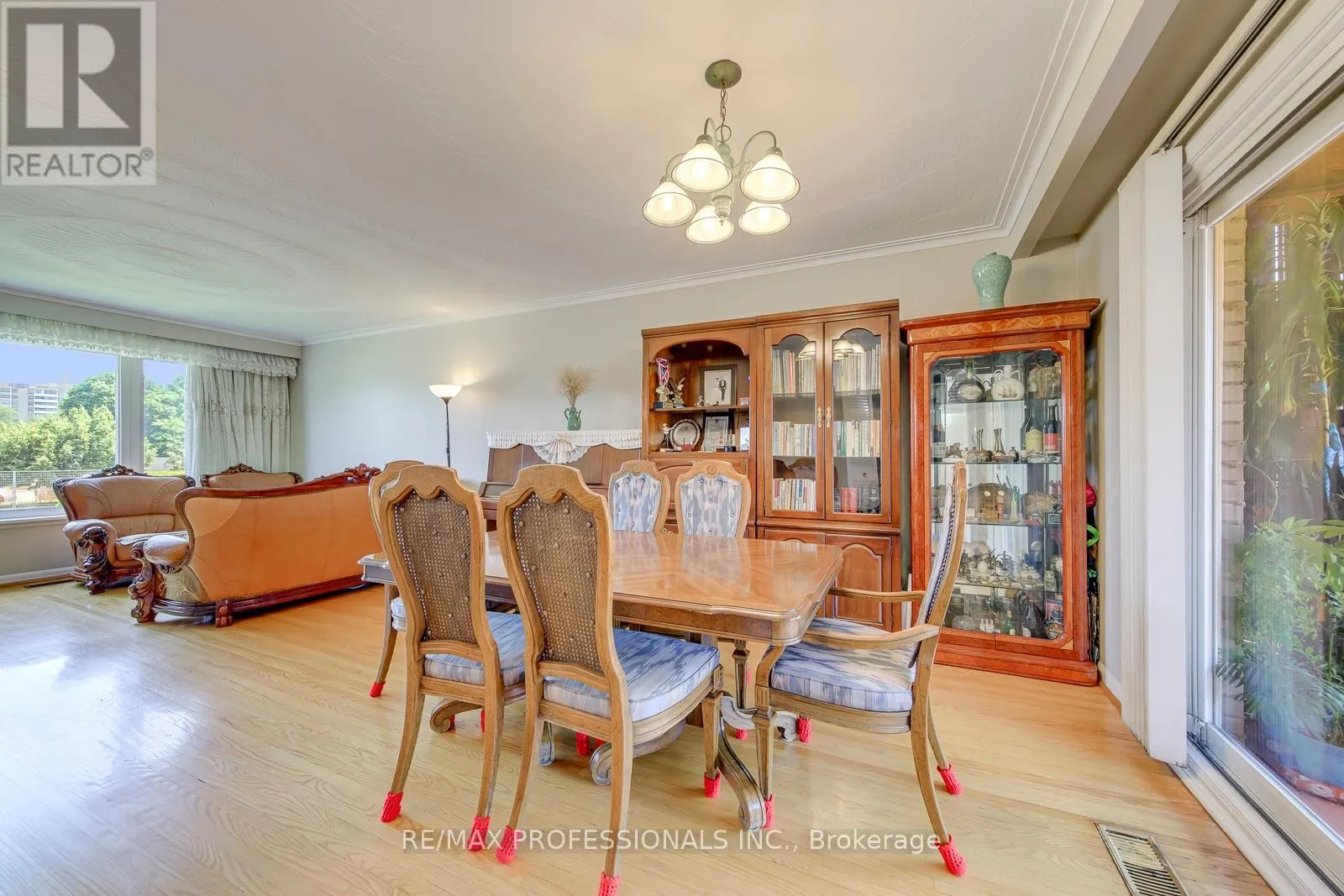256 WELLESWORTH DRIVE