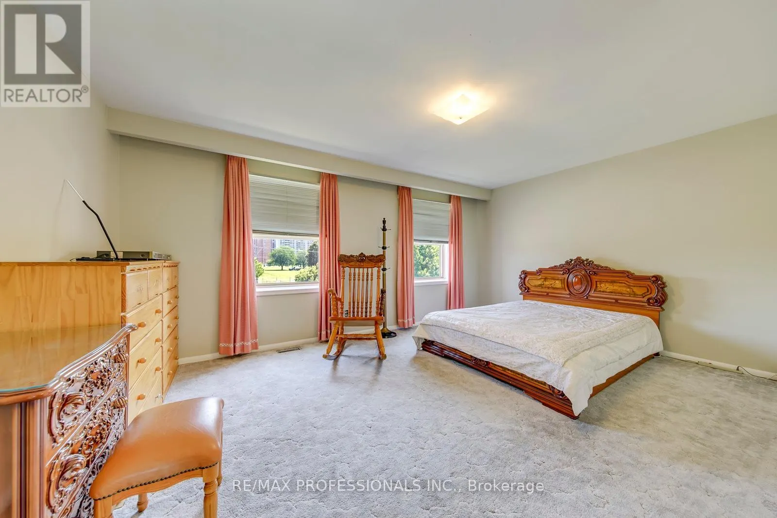 256 WELLESWORTH DRIVE
