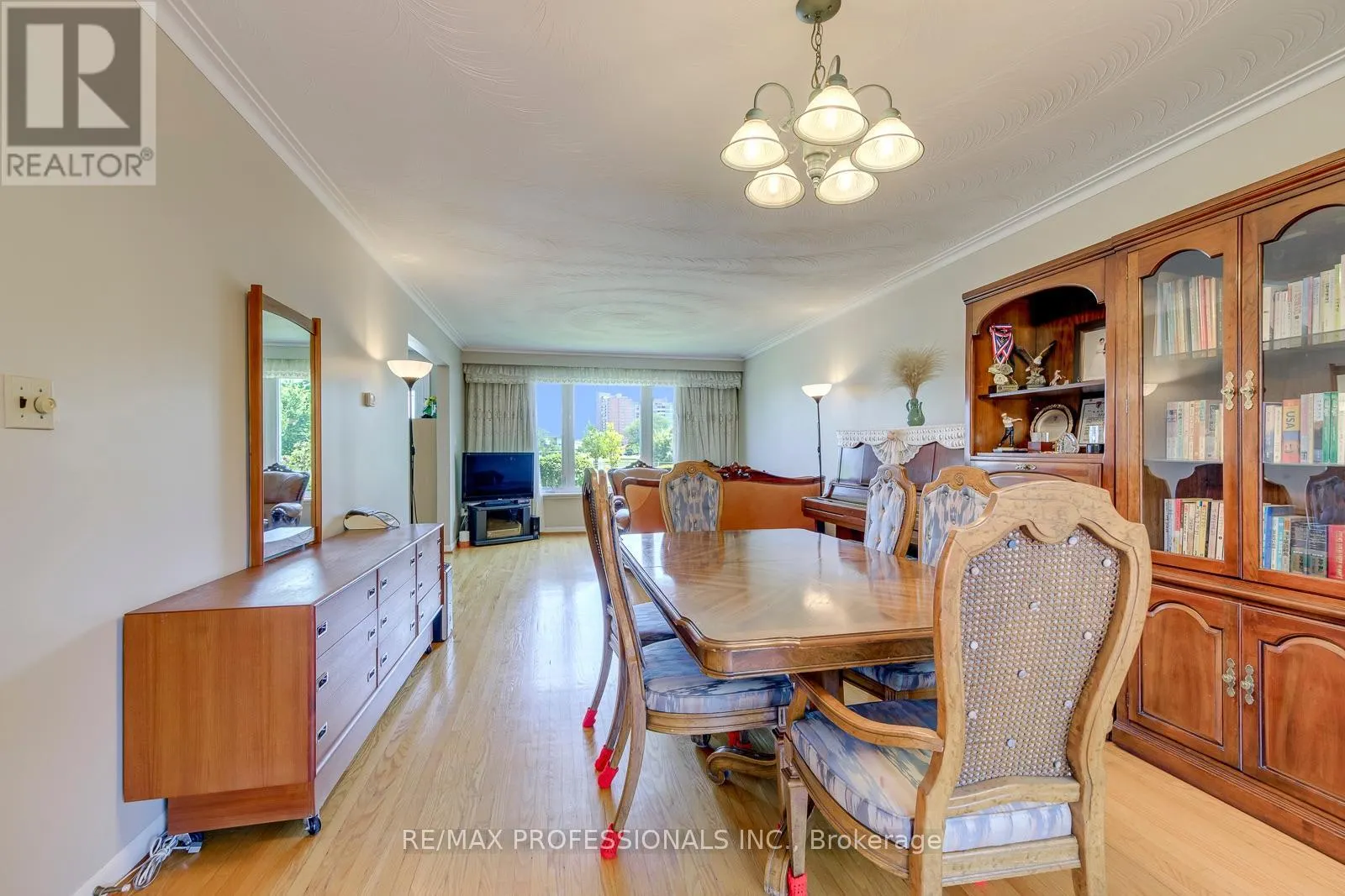 256 WELLESWORTH DRIVE