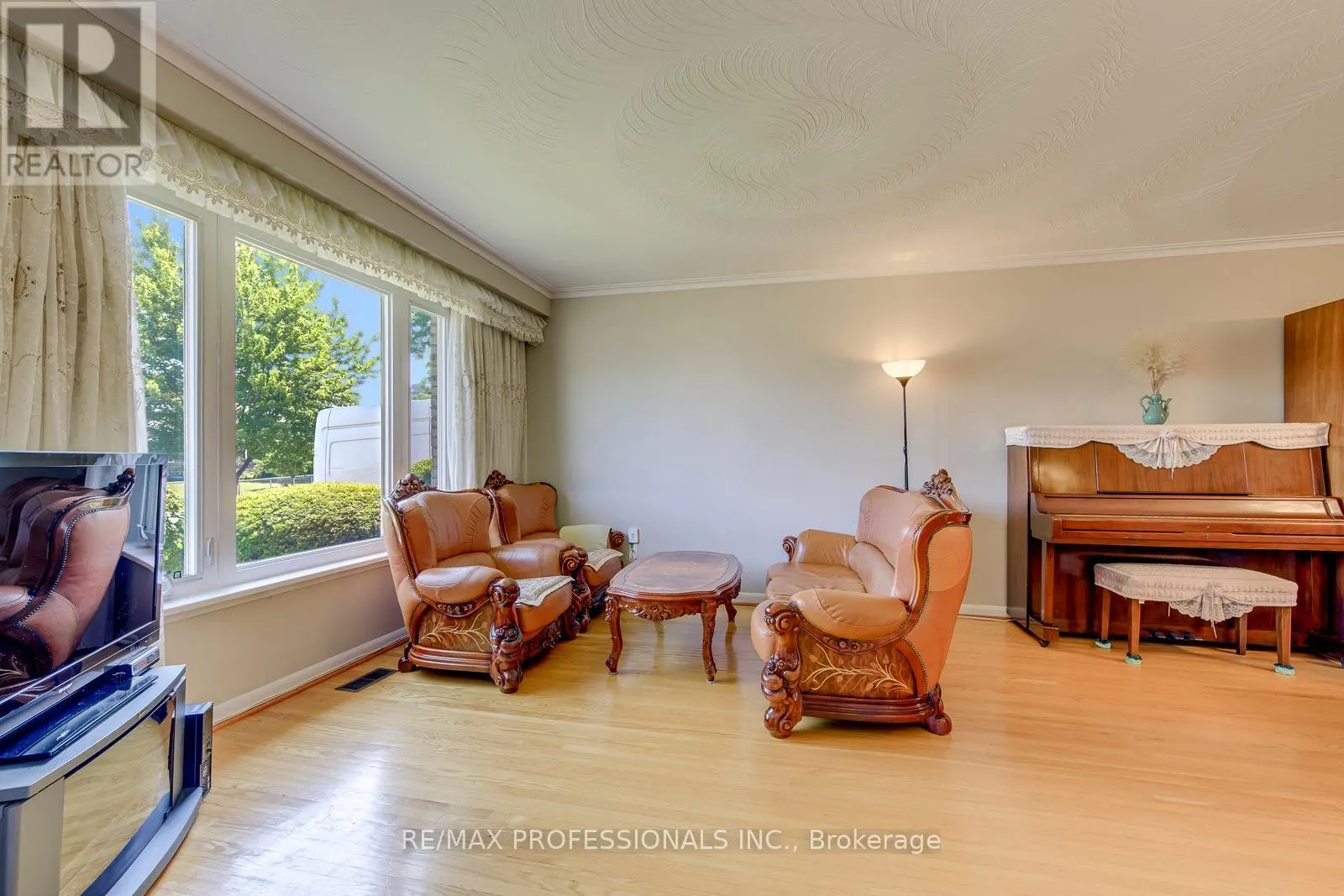 256 WELLESWORTH DRIVE