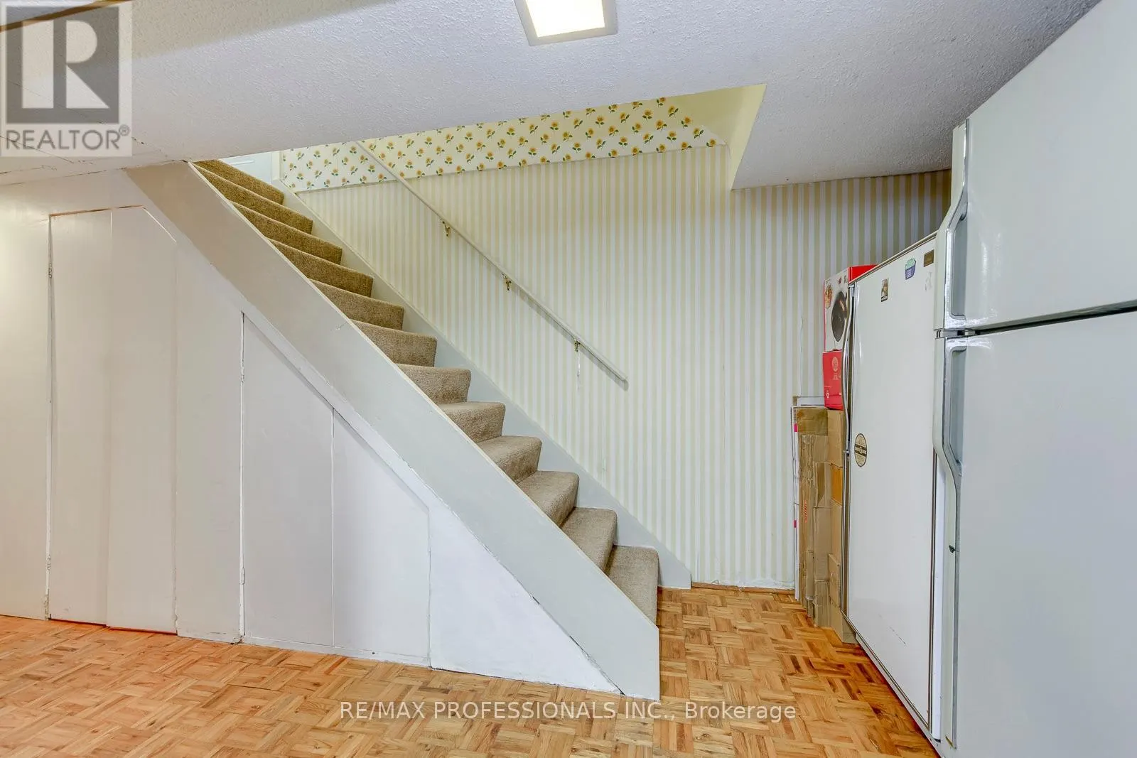 256 WELLESWORTH DRIVE