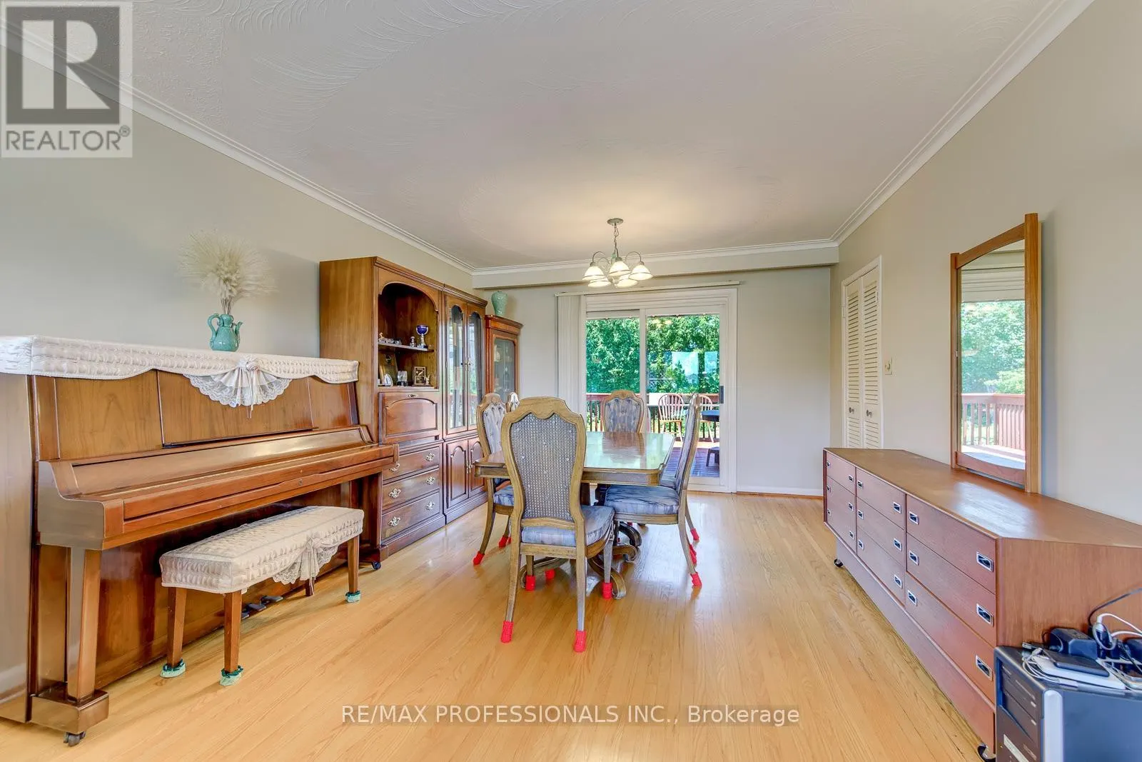 256 WELLESWORTH DRIVE