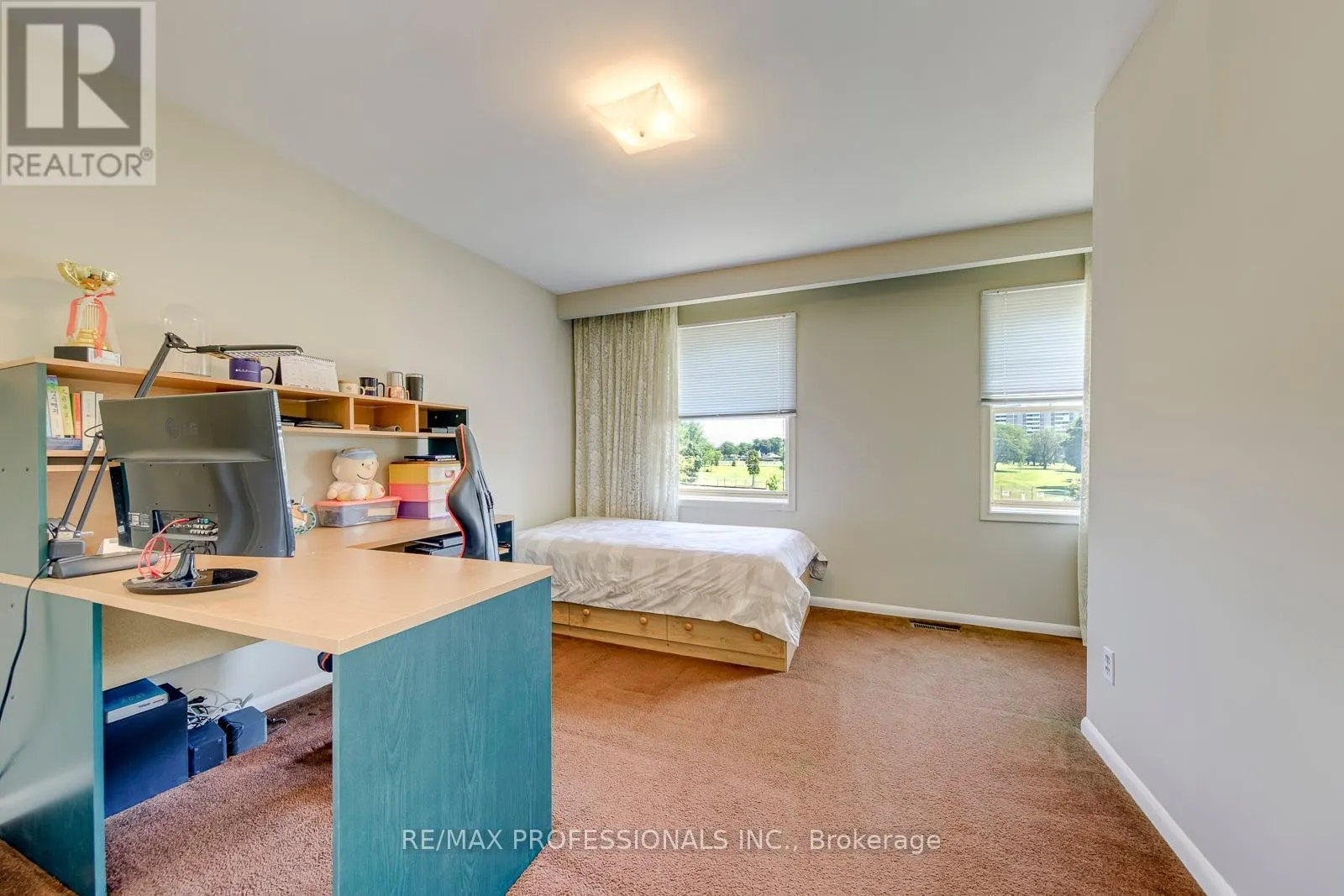 256 WELLESWORTH DRIVE