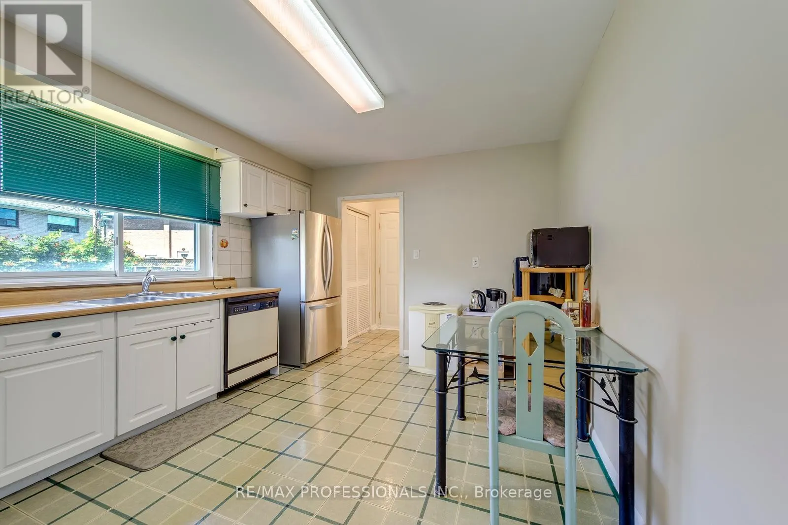 256 WELLESWORTH DRIVE