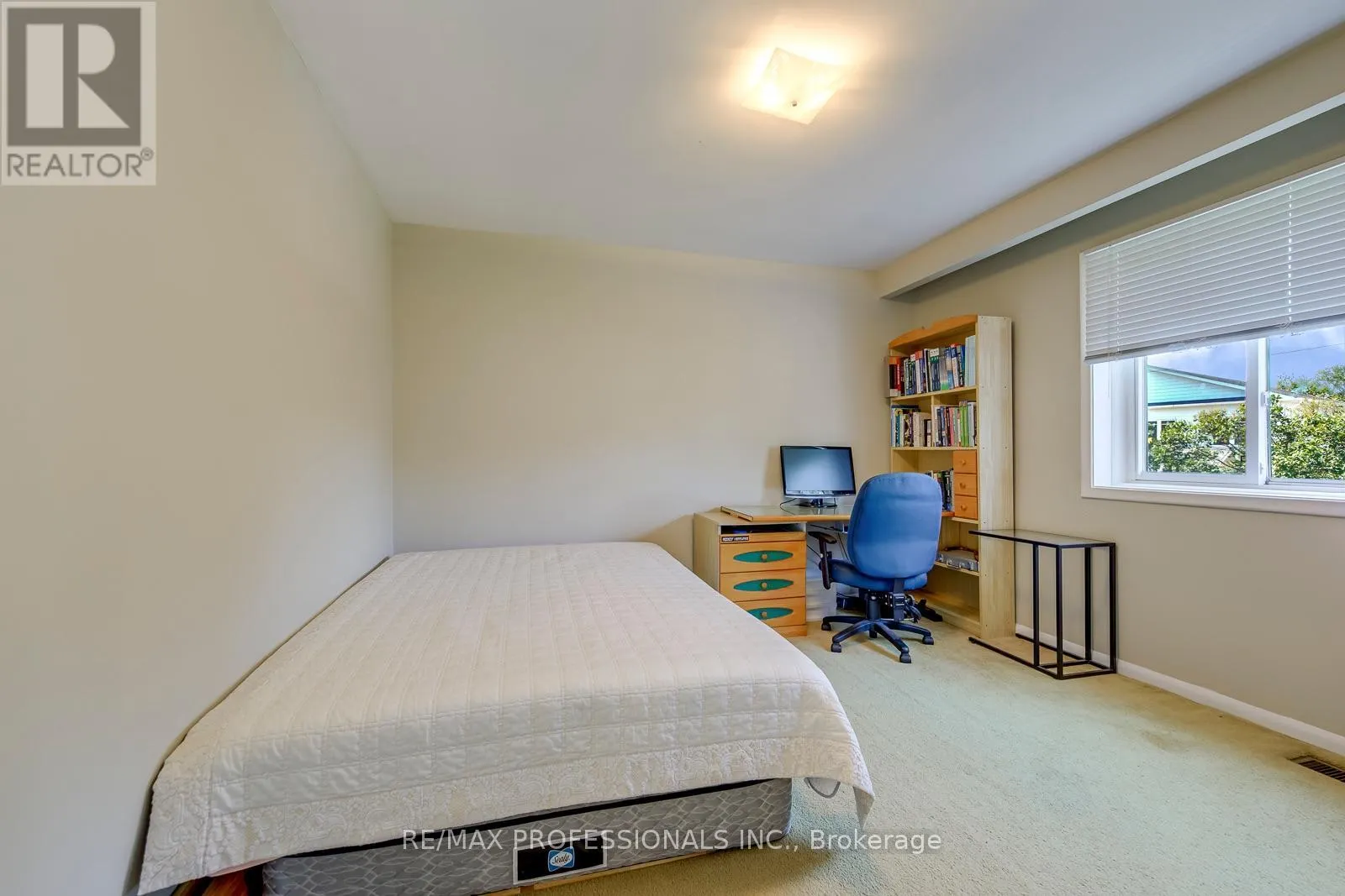 256 WELLESWORTH DRIVE