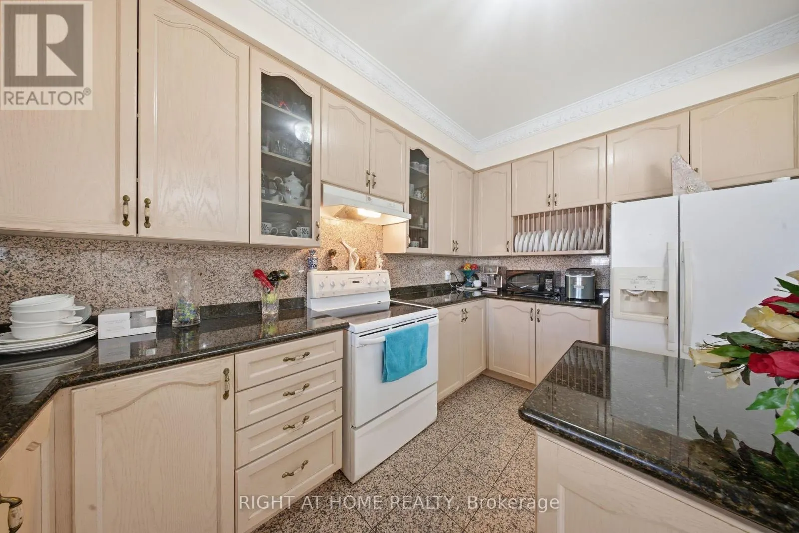 284 MAPLE LEAF DRIVE