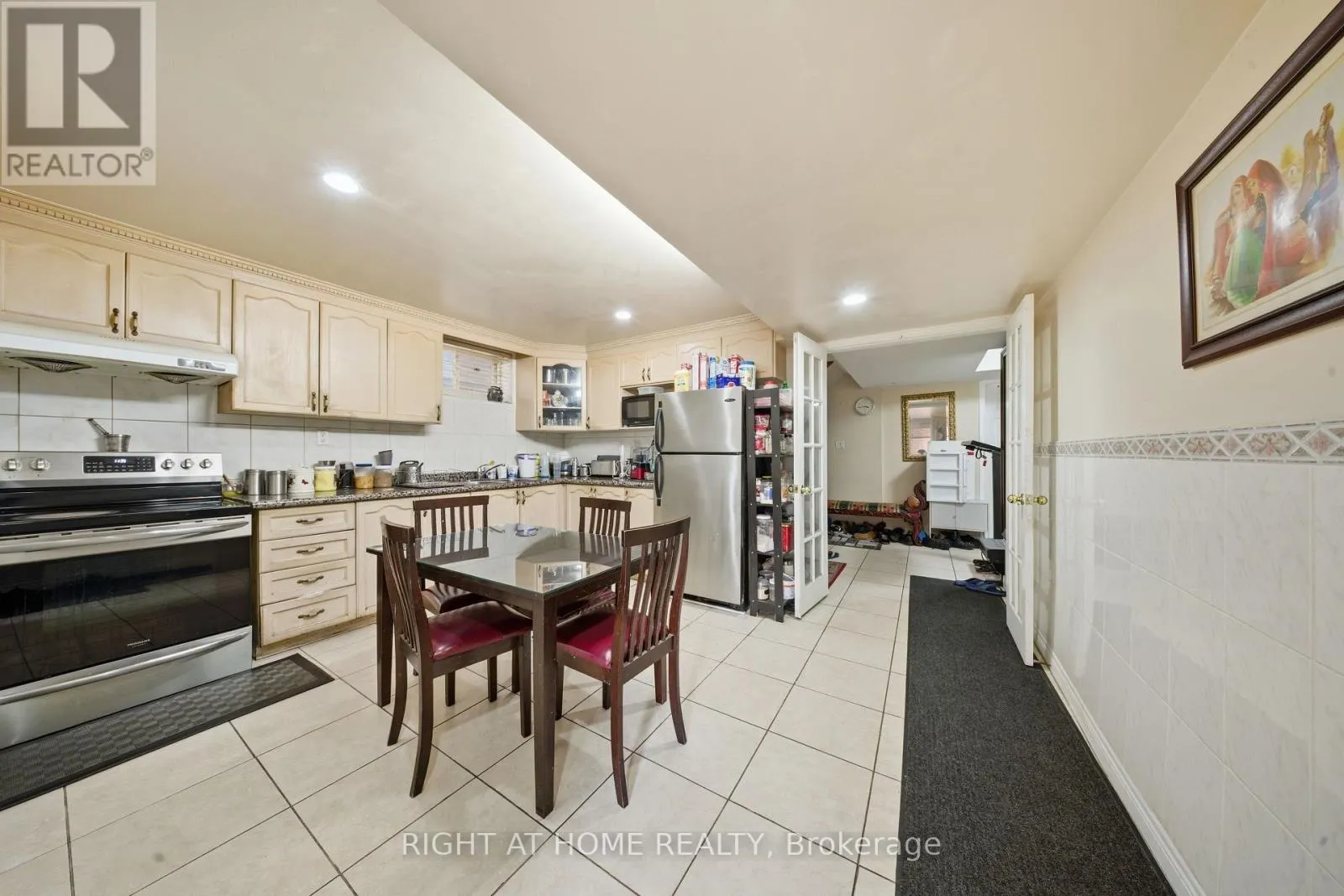 284 MAPLE LEAF DRIVE