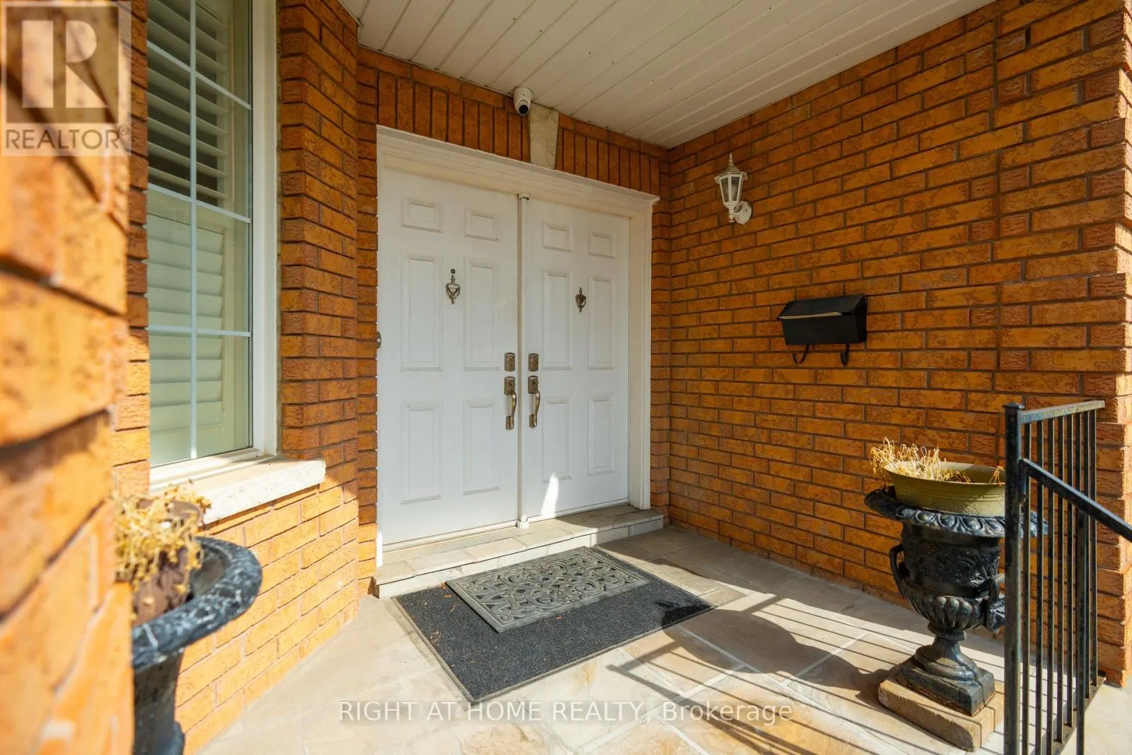 284 MAPLE LEAF DRIVE