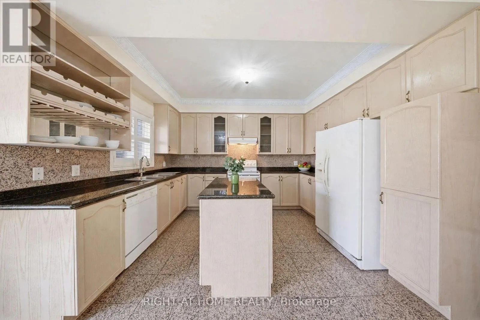 284 MAPLE LEAF DRIVE