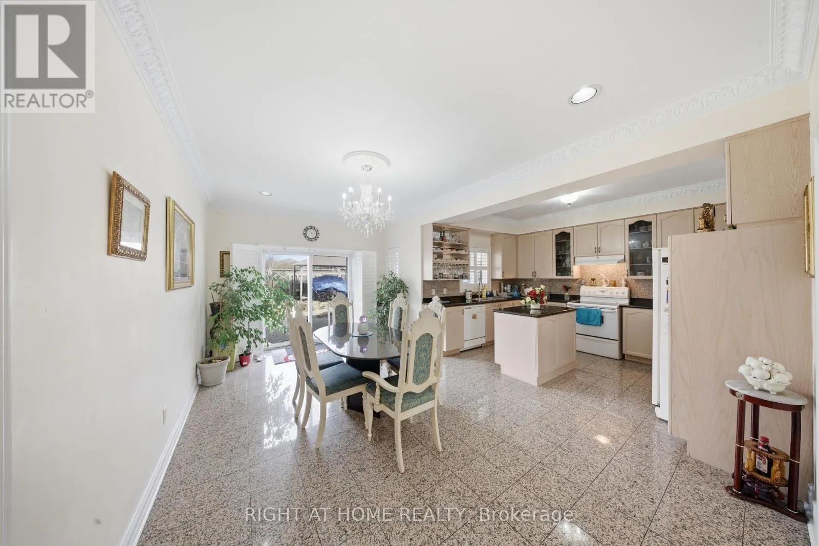 284 MAPLE LEAF DRIVE