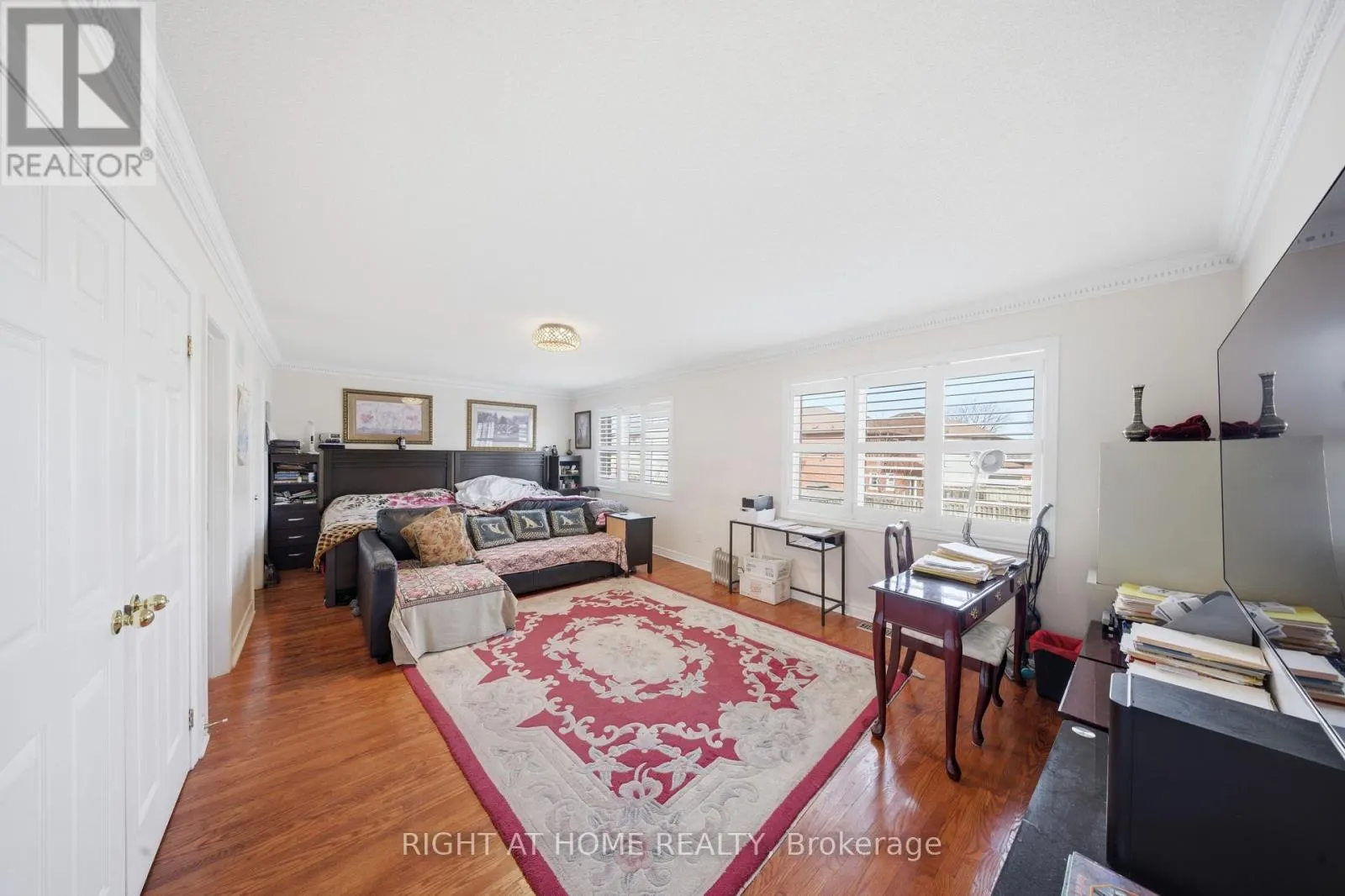 284 MAPLE LEAF DRIVE