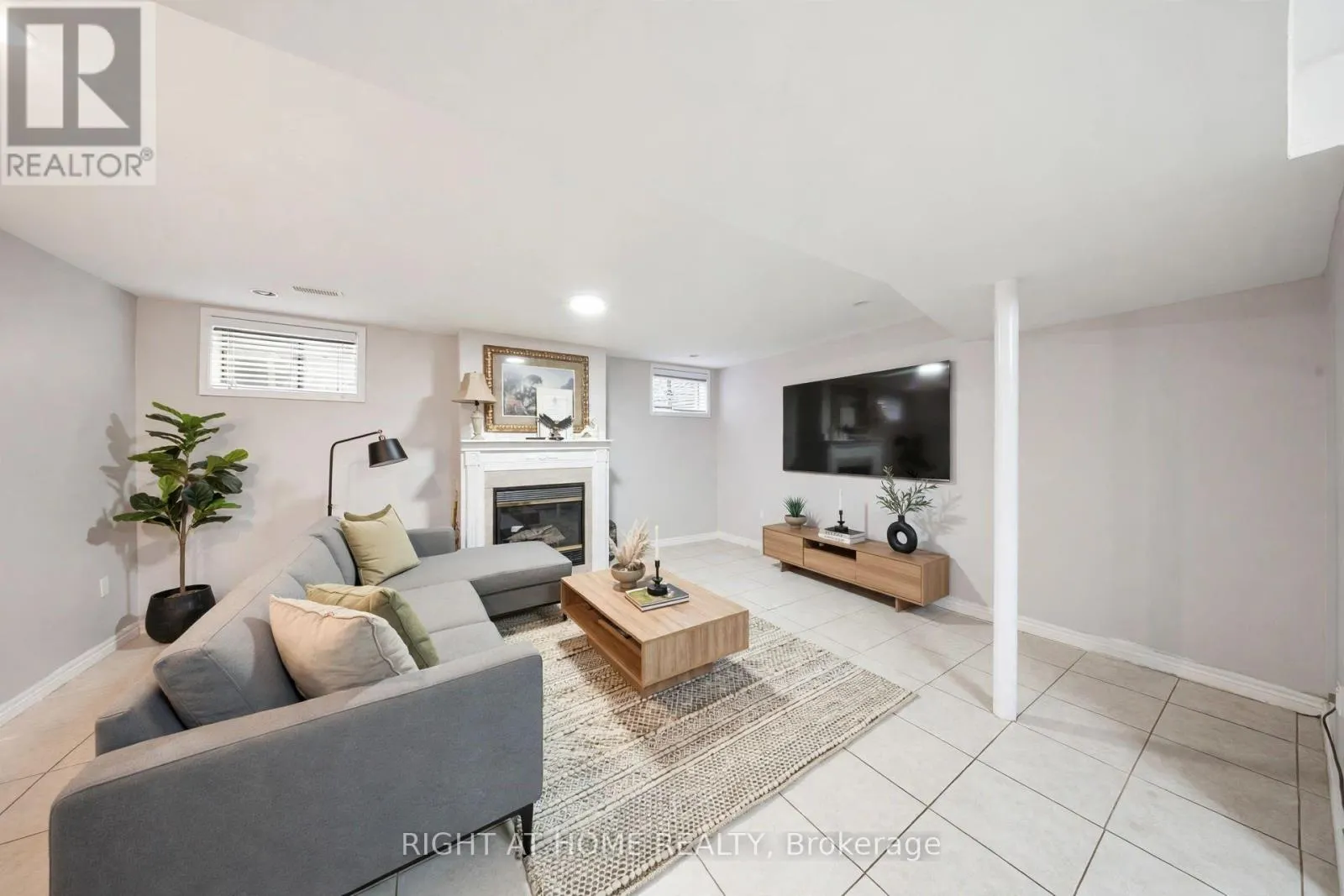 284 MAPLE LEAF DRIVE