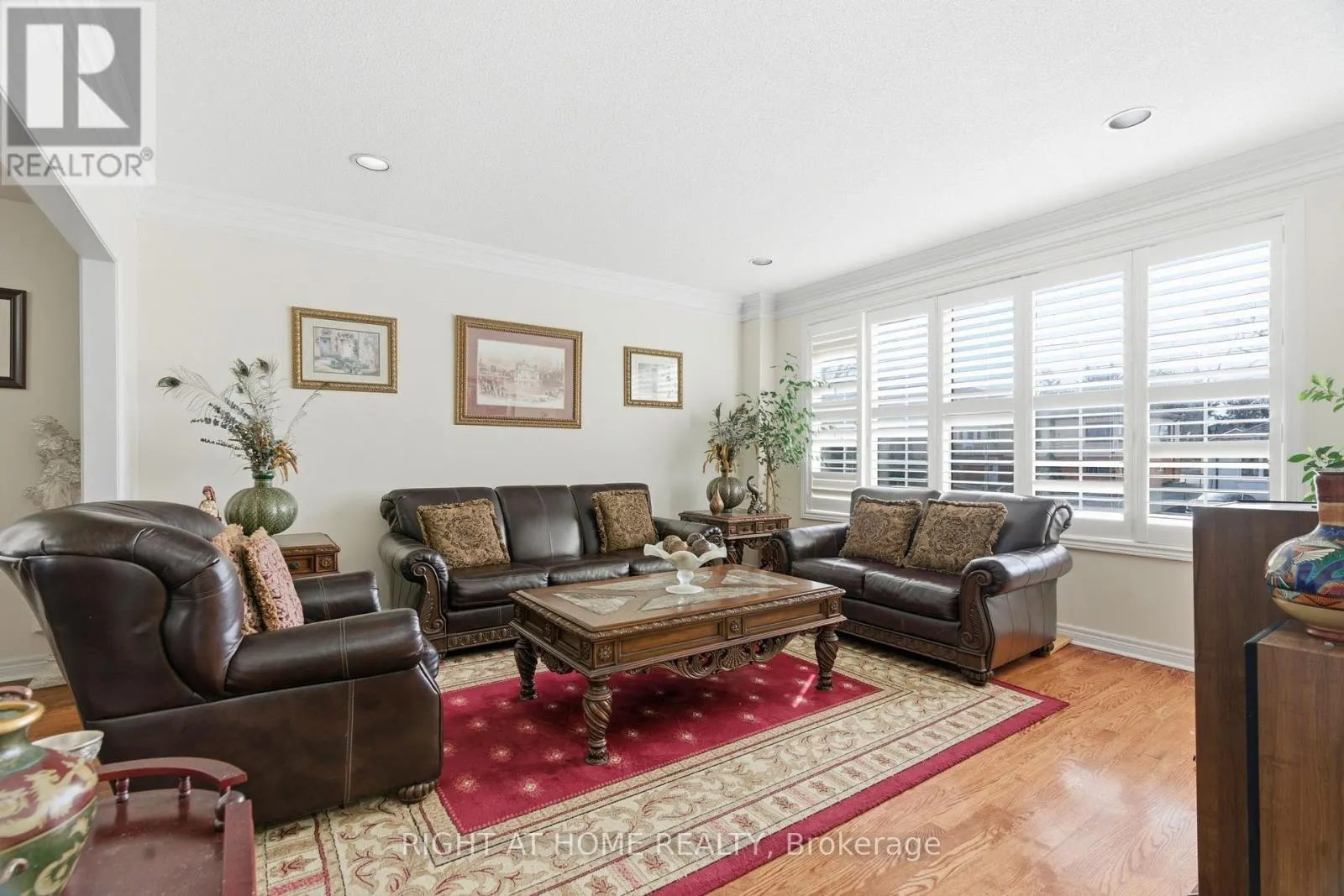 284 MAPLE LEAF DRIVE