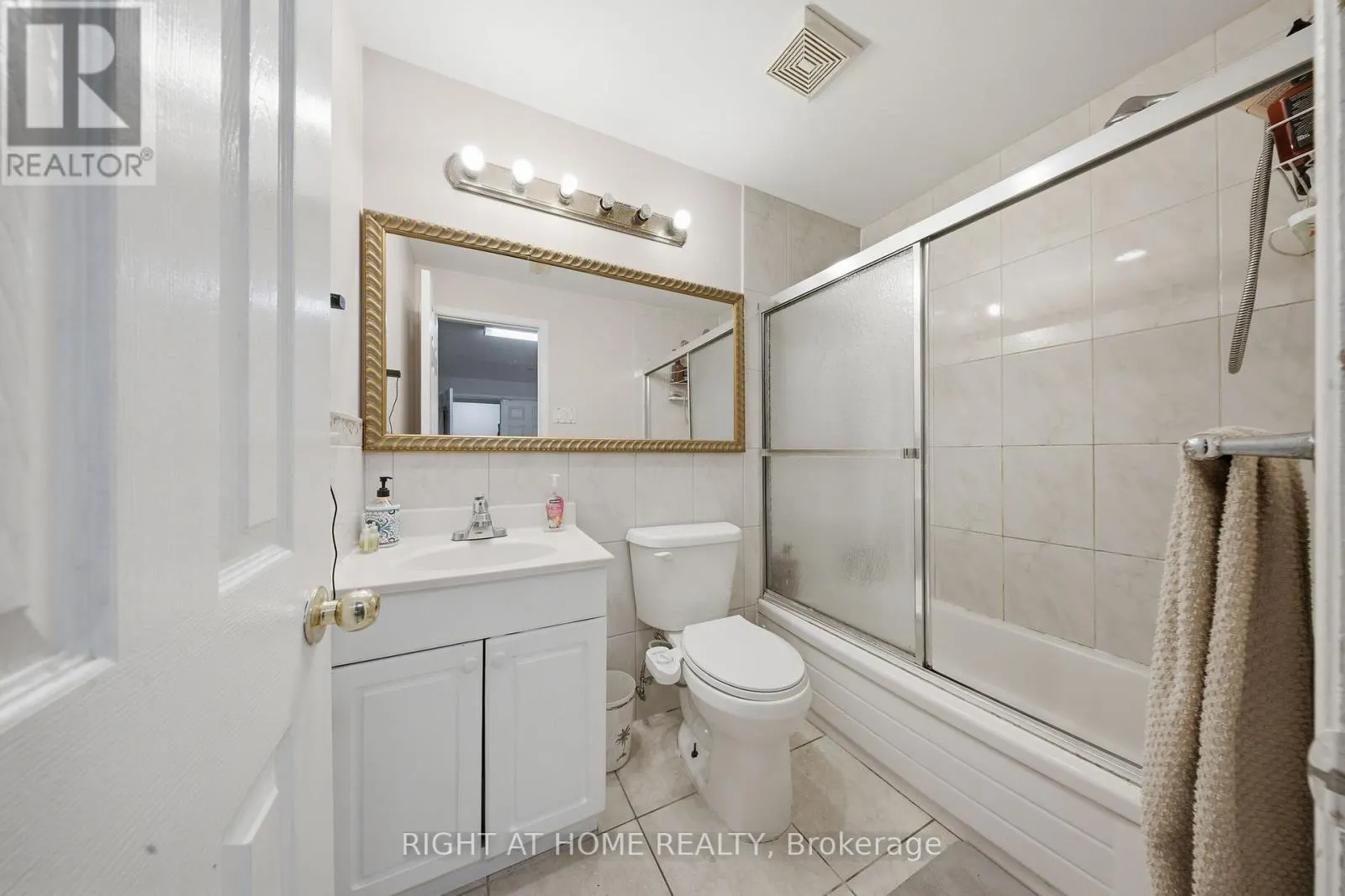284 MAPLE LEAF DRIVE