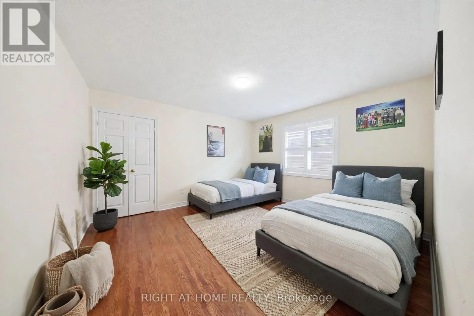 284 MAPLE LEAF DRIVE