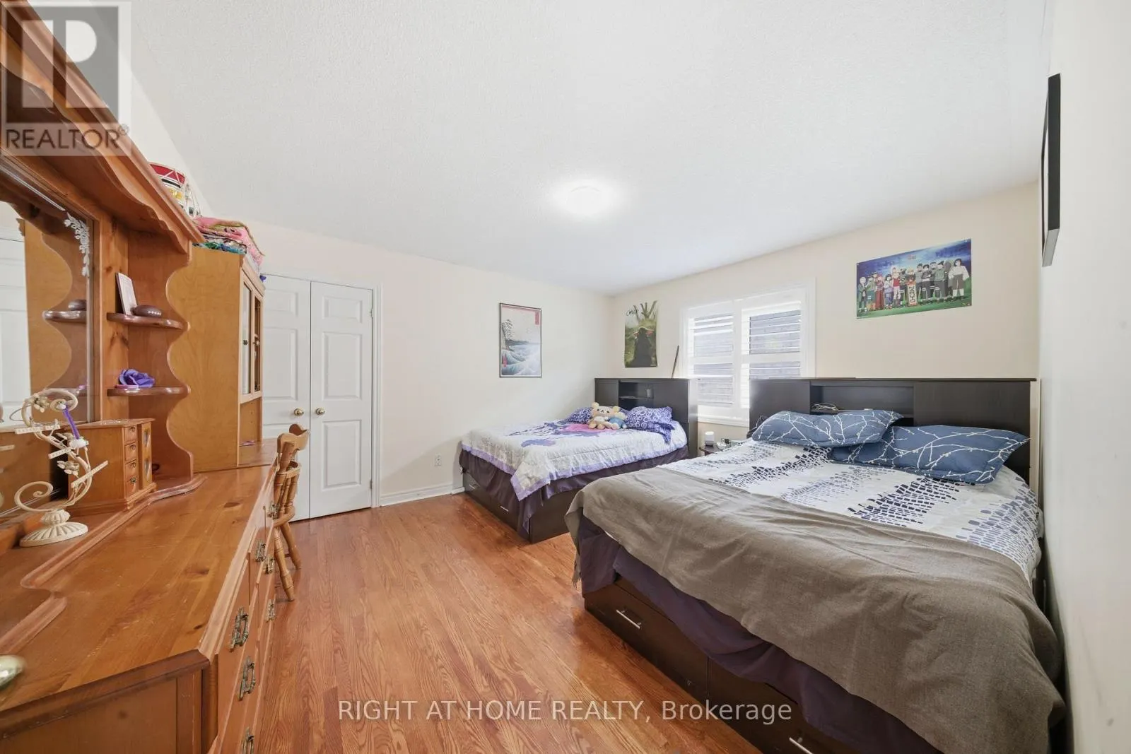 284 MAPLE LEAF DRIVE