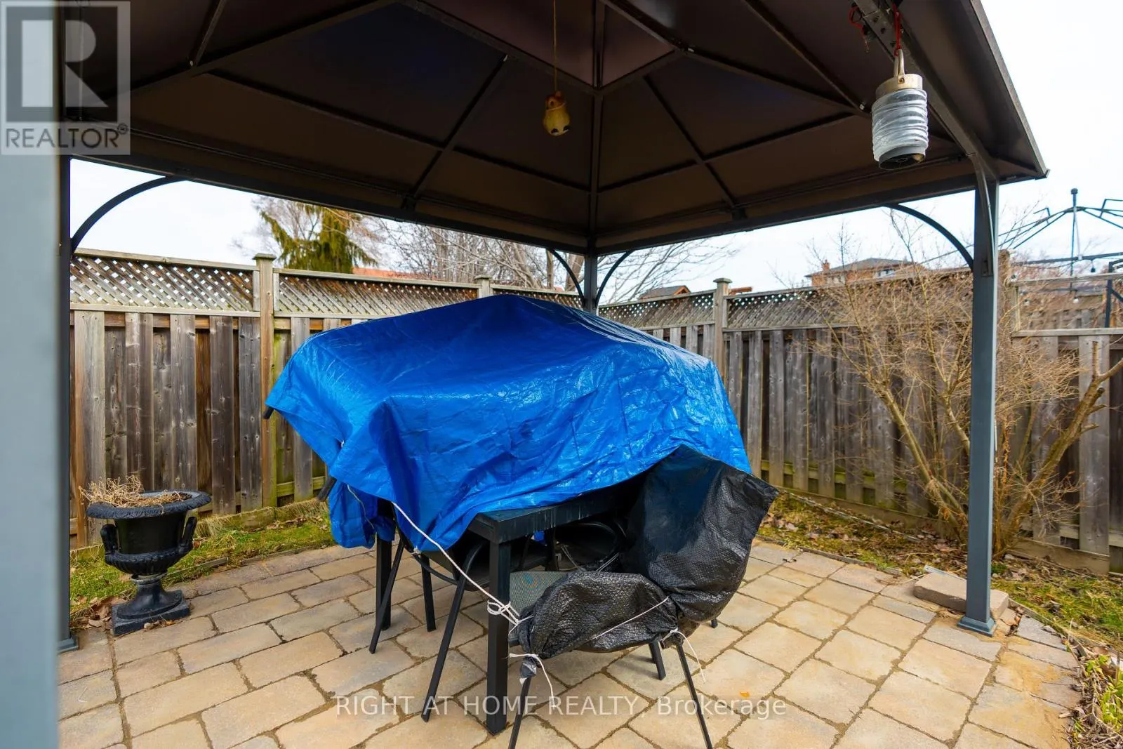 284 MAPLE LEAF DRIVE