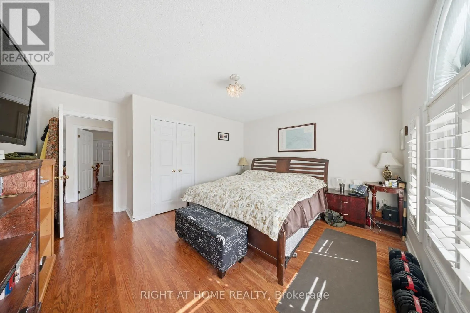 284 MAPLE LEAF DRIVE