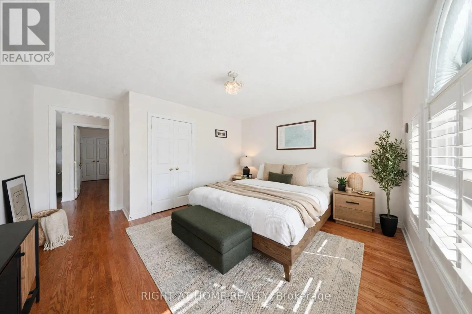 284 MAPLE LEAF DRIVE