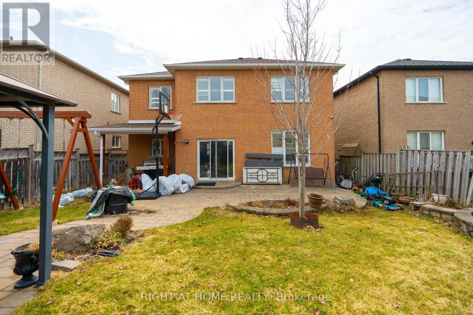284 MAPLE LEAF DRIVE