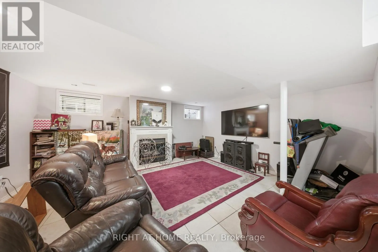 284 MAPLE LEAF DRIVE