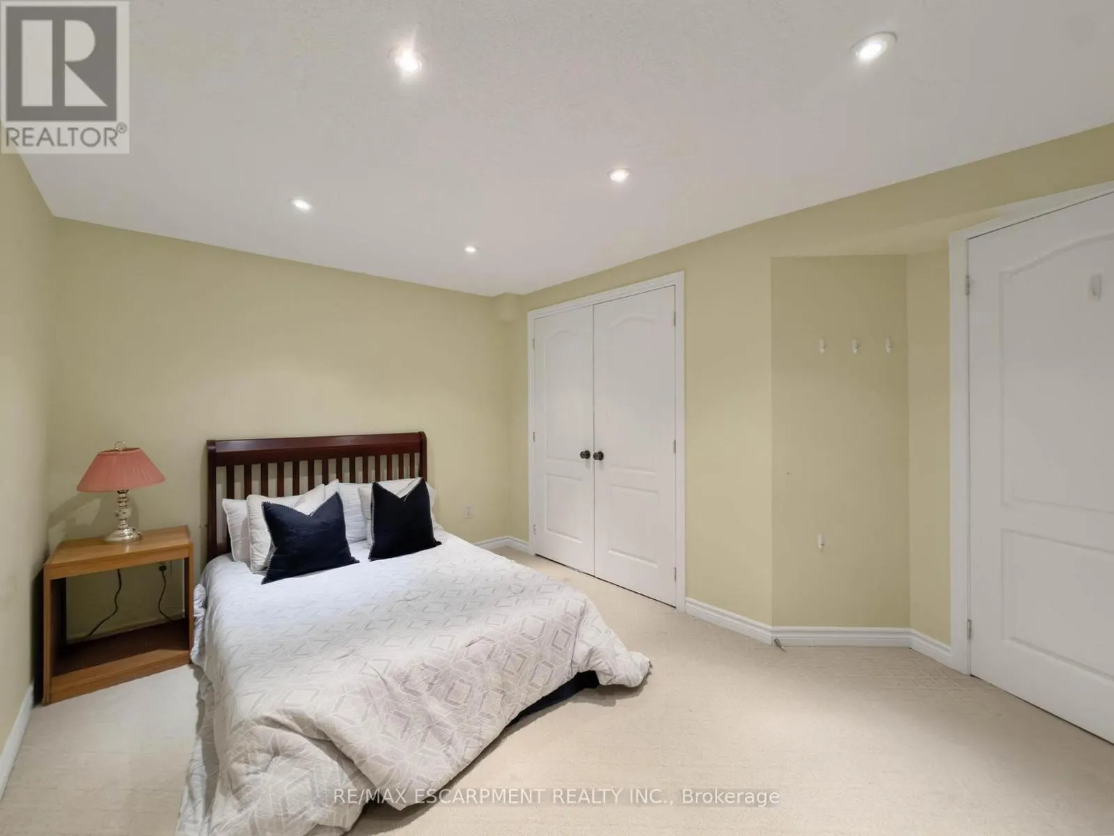 1396 THORNCREST CRESCENT
