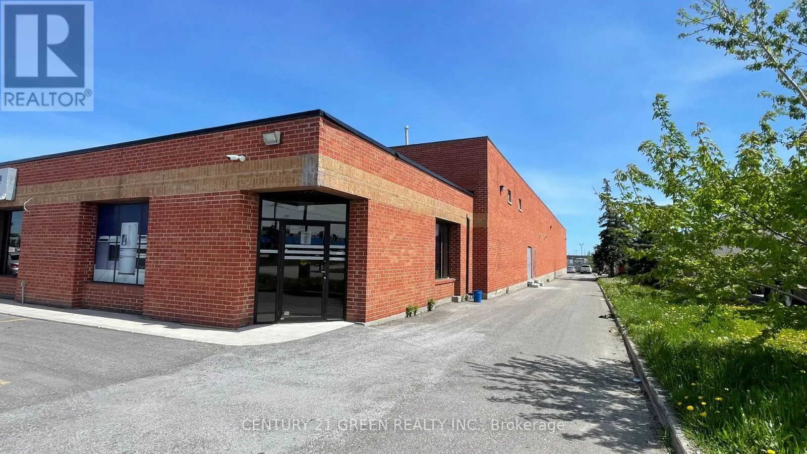 3 - 1180 BRITANNIA ROAD E