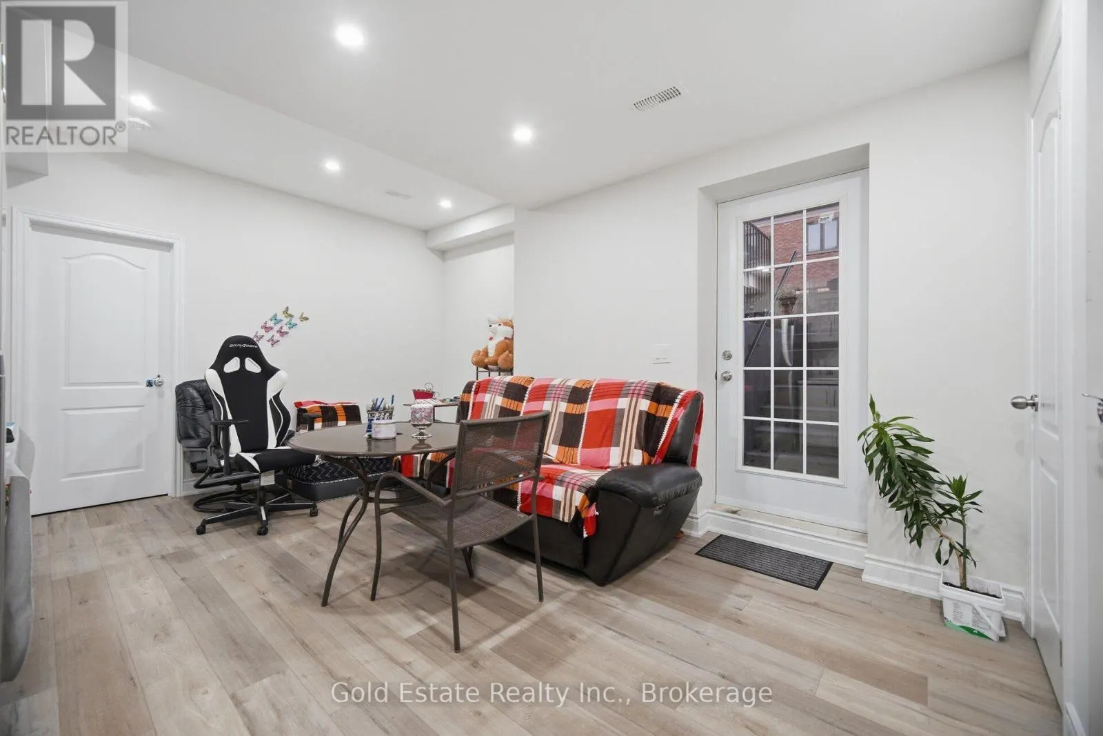15 DAIRYMAID ROAD