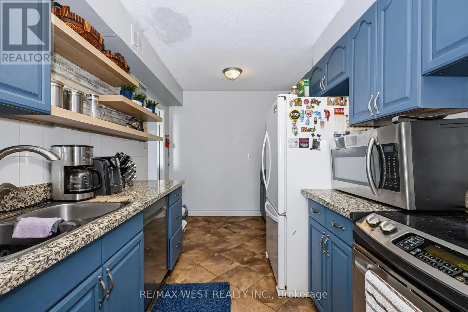 2307 - 75 EMMETT AVENUE
