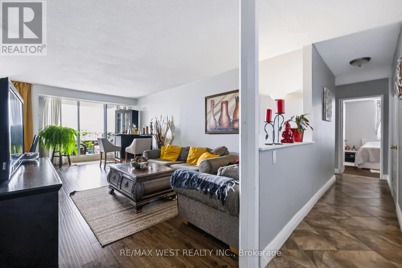 2307 - 75 EMMETT AVENUE