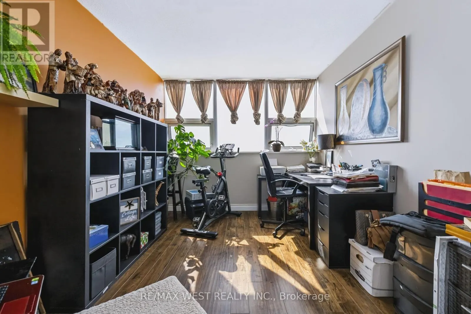 2307 - 75 EMMETT AVENUE