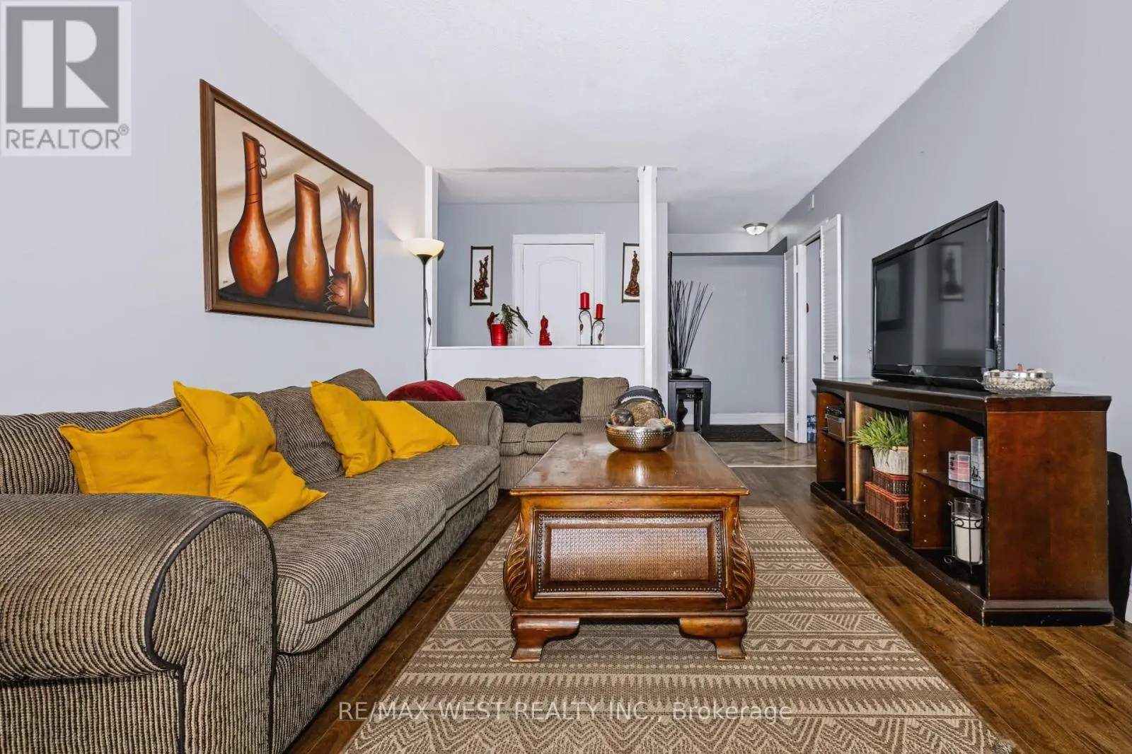 2307 - 75 EMMETT AVENUE