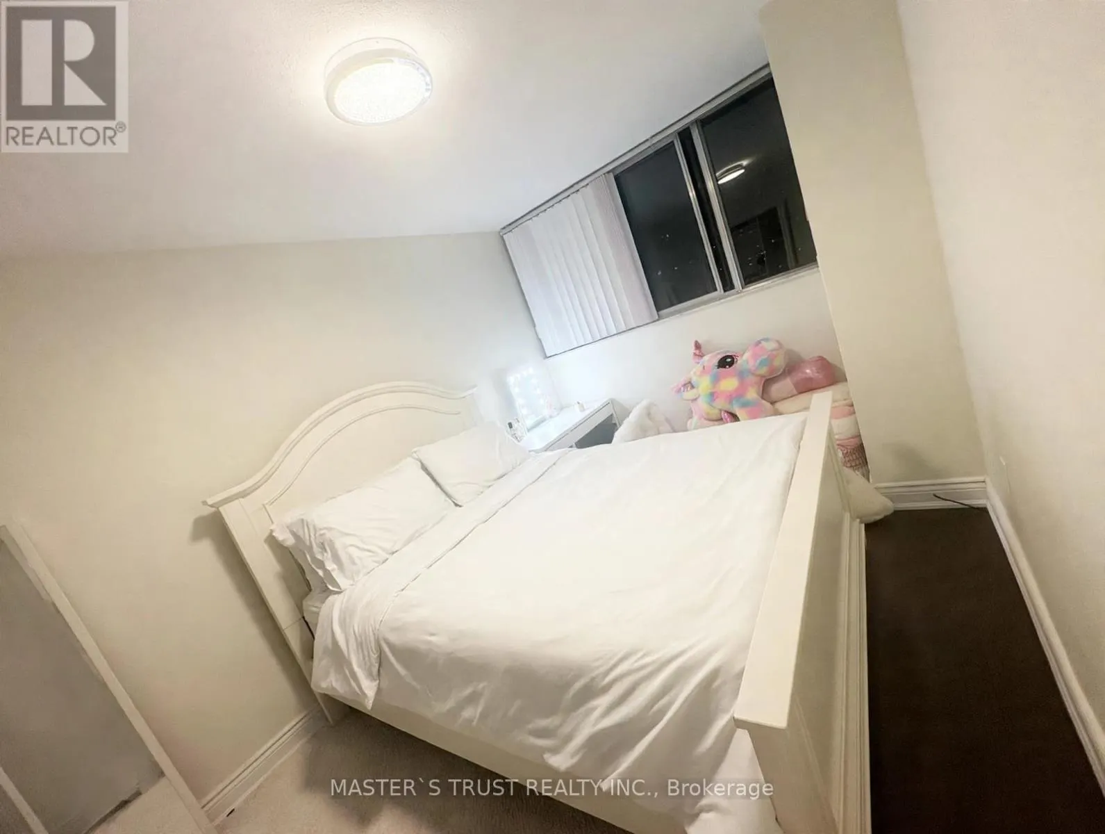 1105 - 11 WINCOTT DRIVE