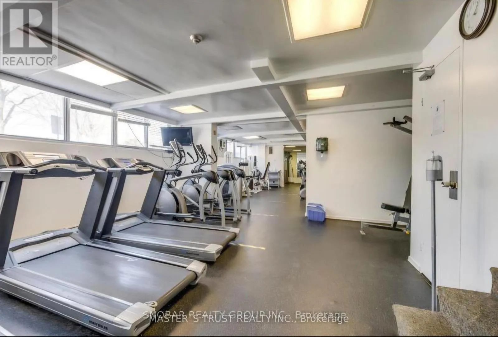 1105 - 11 WINCOTT DRIVE