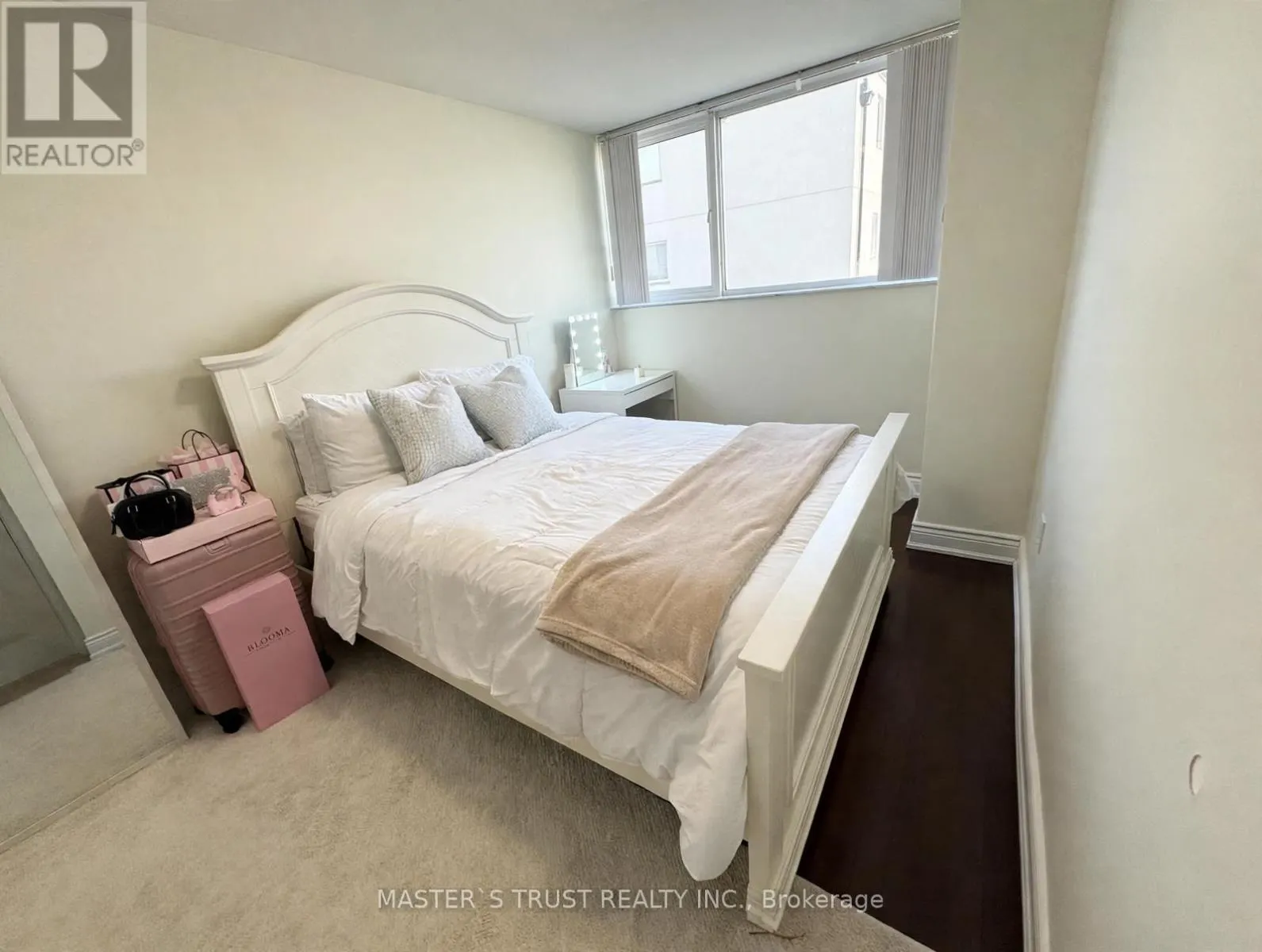 1105 - 11 WINCOTT DRIVE