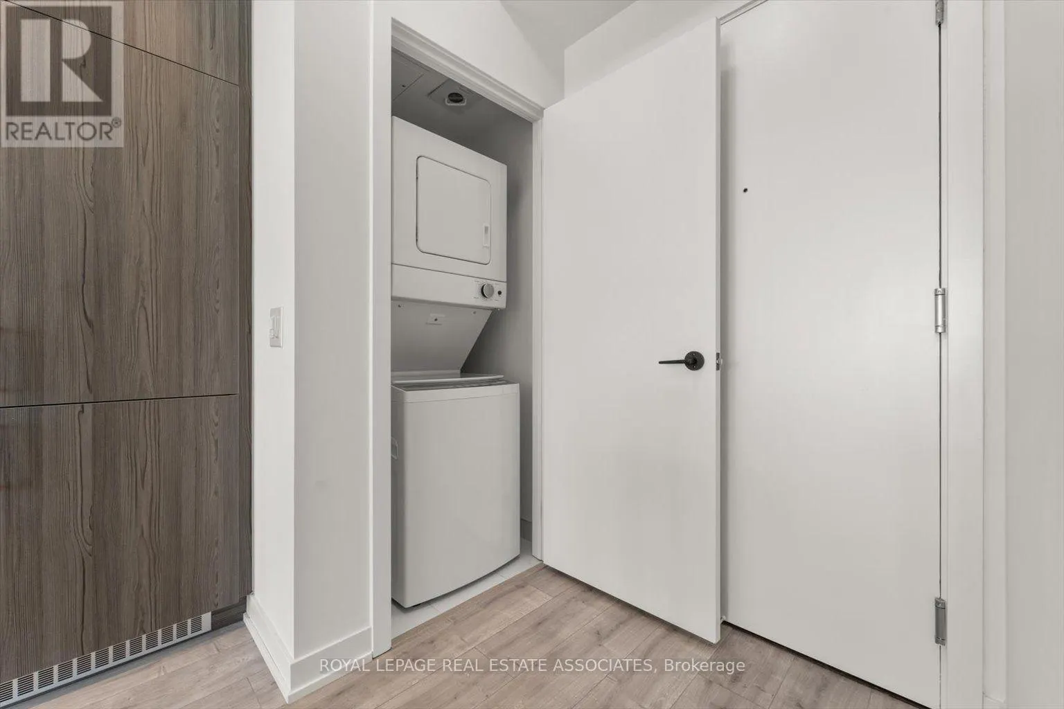 1309 - 220 MISSINNIHE WAY