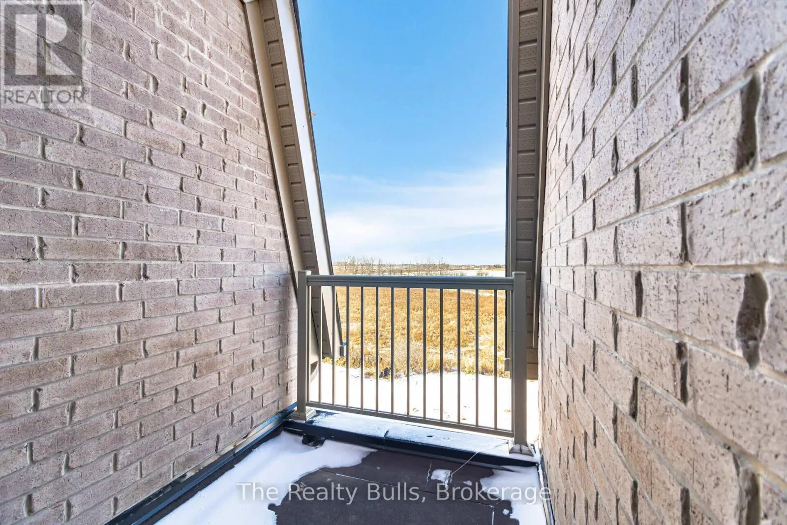 26 FOXSPARROW ROAD