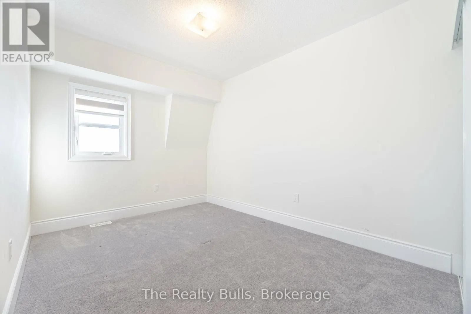 26 FOXSPARROW ROAD