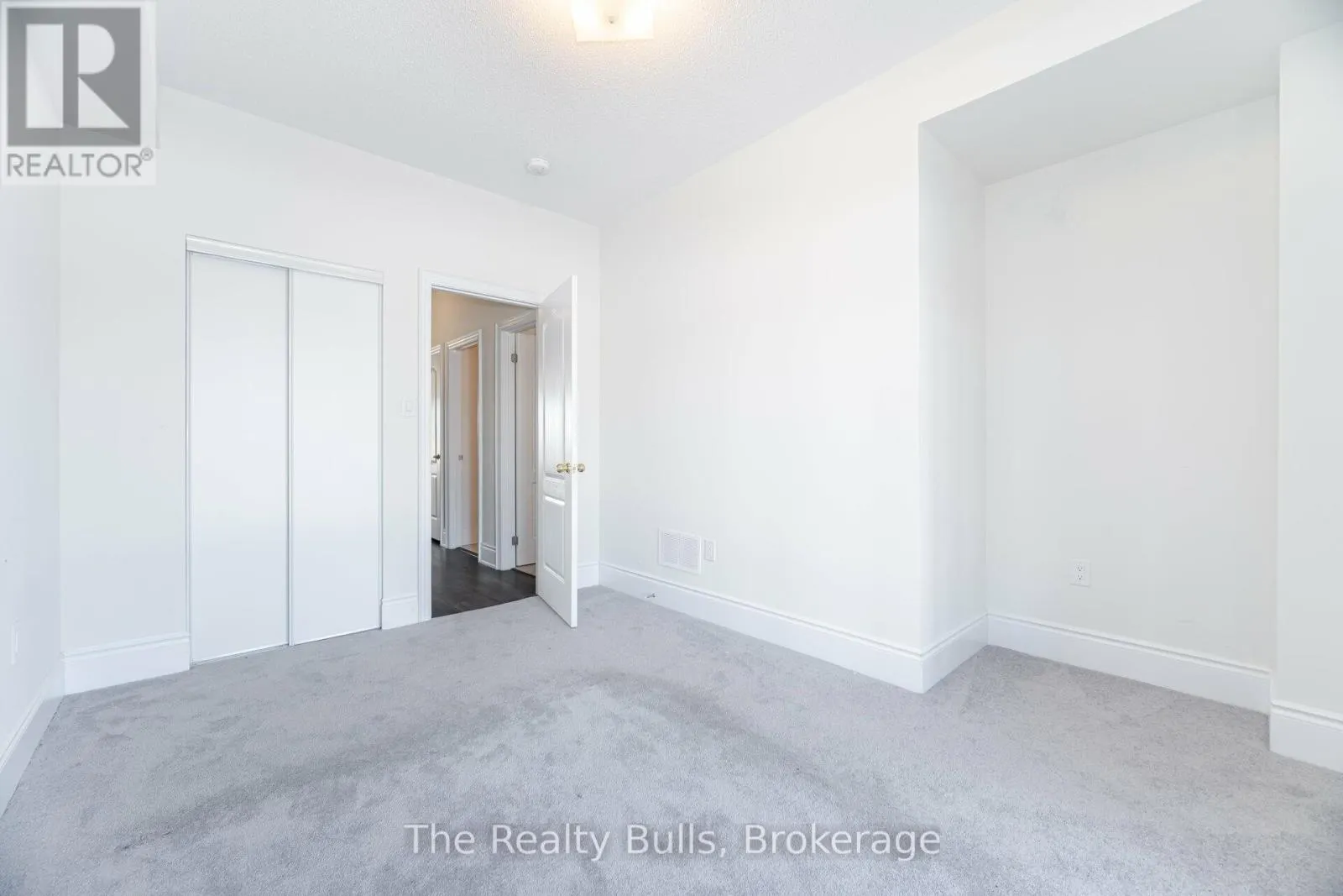 26 FOXSPARROW ROAD